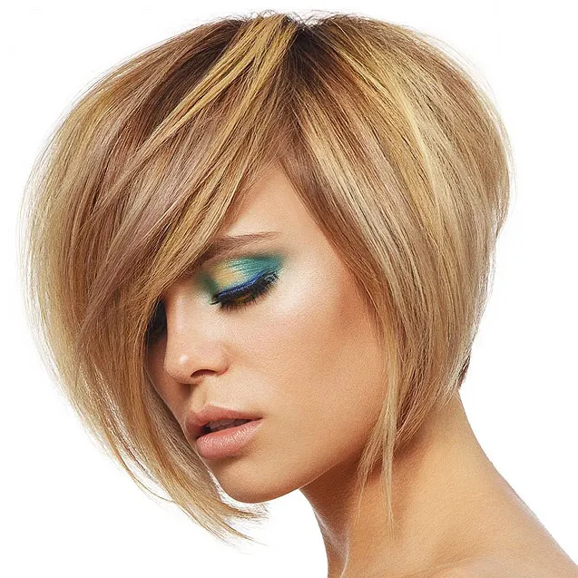 Corte bob com coloração em tons de mel