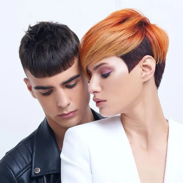 Corte curto masculino e corte feminino com cor acobreada